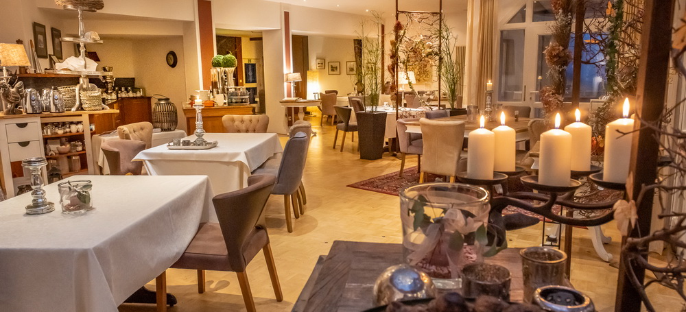images/gastronomie/hotel_boehlers_landgasthaus_restaurant_03.jpg#joomlaImage://local-images/gastronomie/hotel_boehlers_landgasthaus_restaurant_03.jpg?width=1000&height=455